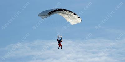 parachutist films