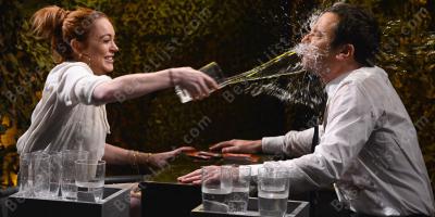 water in het gezicht gegooid films