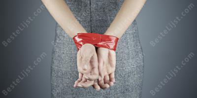 handen op de rug gebonden films