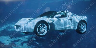 auto valt in het water films