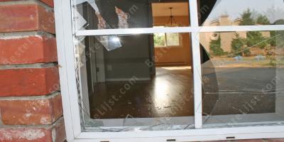 door een raam crashen films