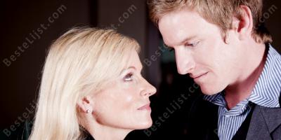 oudere vrouw jongere man films