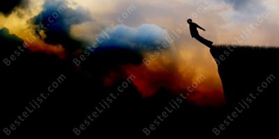 van een klif vallen films