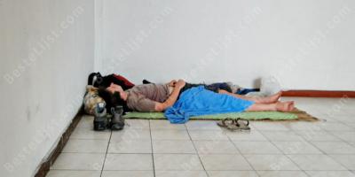 op de vloer slapen films