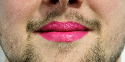 man draagt lippenstift films