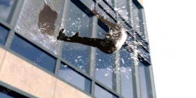 uit een raam vallen films