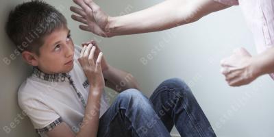 vader slaat zoon films