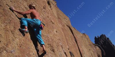 tegen een muur opklimmen films