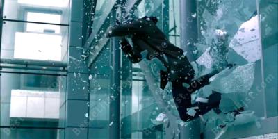 door een raam gegooid films